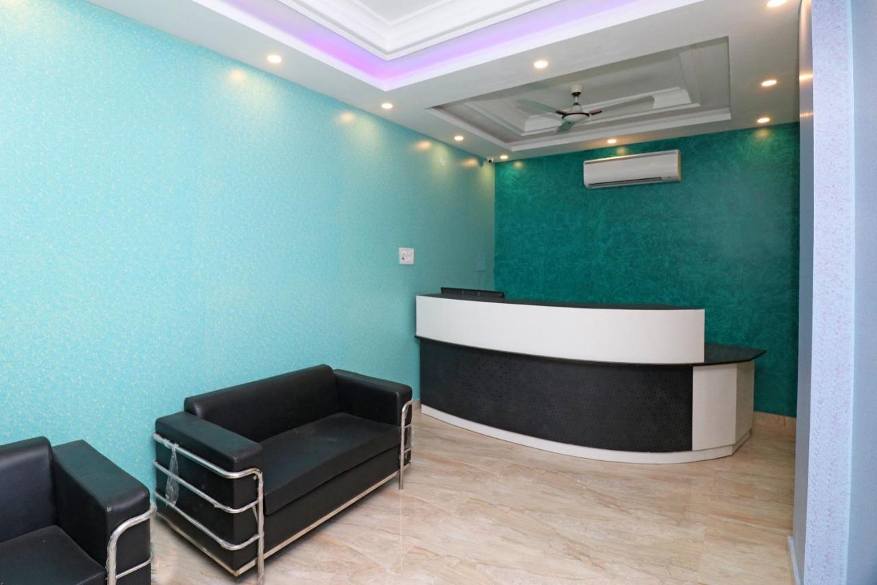 Oyo 25130 Hotel Royal Inn New Delhi Exterior foto