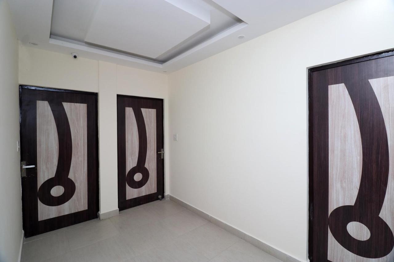Oyo 25130 Hotel Royal Inn New Delhi Exterior foto